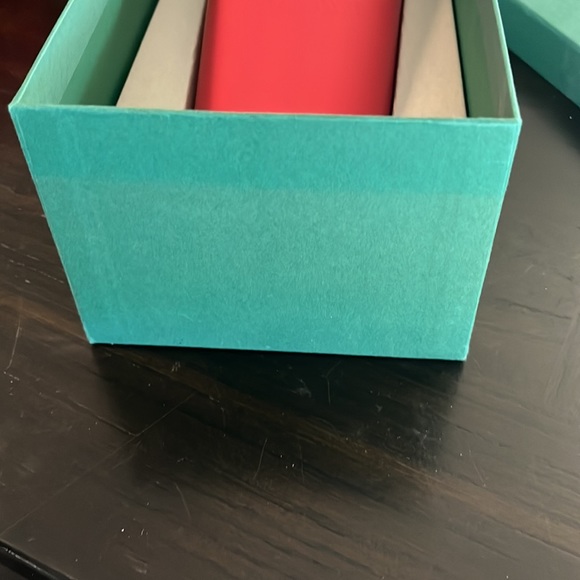 Starbucks Matte Red - Picture 2 of 5